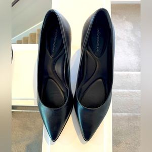 Leather kitten heel shoe